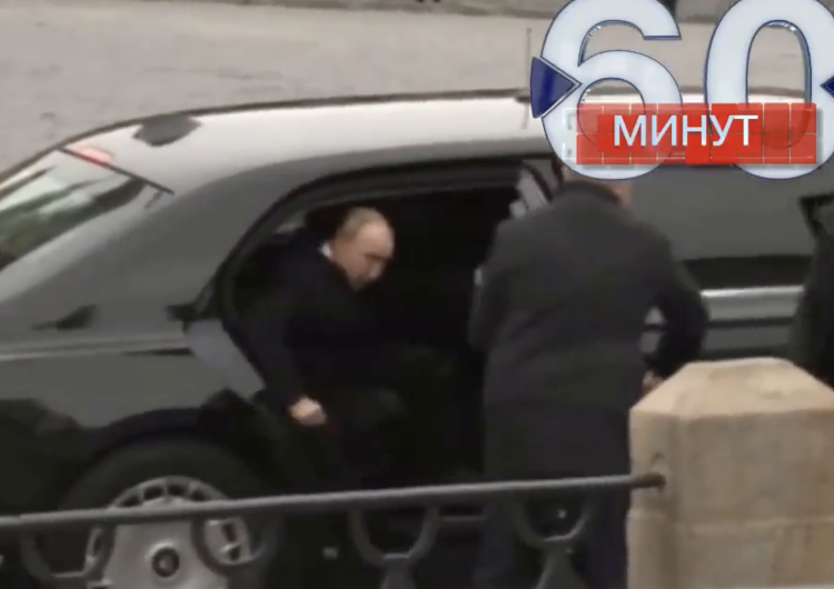 Władimir Putin Nie był w stanie przejść 100 metrów? Pojawiło się nowe nagranie Władimira Putina [WIDEO] 