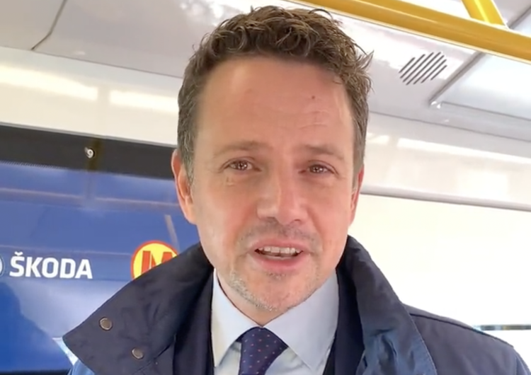 Rafał Trzaskowski Rafał Trzaskowski z wielką pompą prezentował nowy pociąg metra. Zepsuł się po kilku dniach