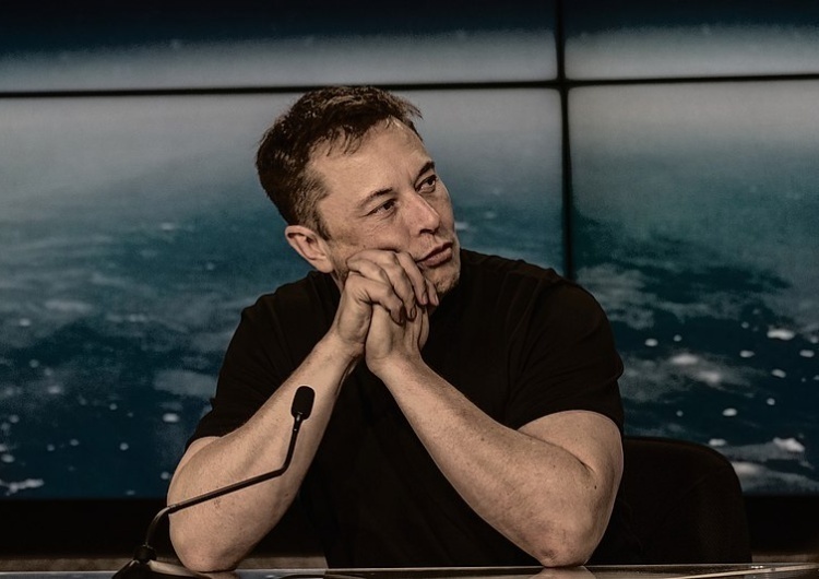 Elon Musk  1300 terminali Starlink na Ukrainie przestało działać. Rosną obawy