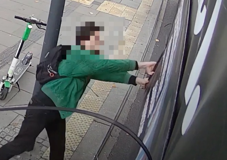 Warszawa. Atak na furgonetkę fundacji Pro – Prawo do Życia [WIDEO]