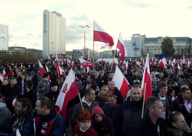Marsz Niepodległości / zdjęcie poglądowe „Wiemy, jakich metod może chwytać się Putin”. Rosyjskie prowokacje na Marszu Niepodległości?