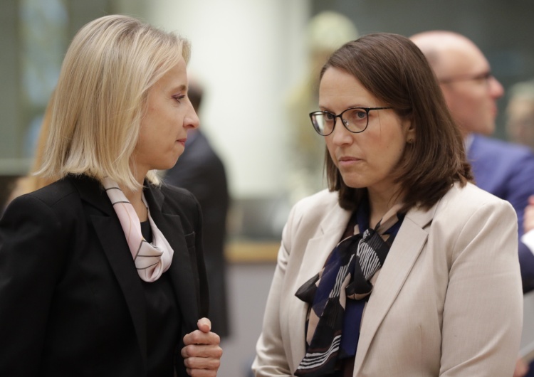 Minister Finansów Magdalena Rzeczkowska Rząd sprzedał w USA obligacje za 3 mld dolarów. Minister finansów zabiera głos