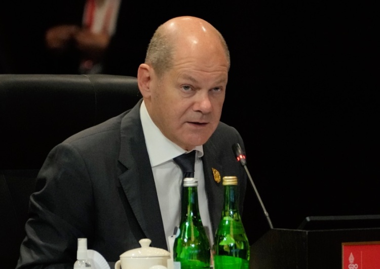 Szef niemieckiego rządu Olaf Scholz Unijne szkolenia dla ukraińskich żołnierzy głównie w Polsce. Niemcy niezadowoleni