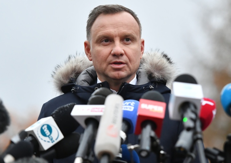 Andrzej Duda w Przewodowie Prezydent Andrzej Duda przyjechał do Przewodowa. Nieoficjalnie: Ma spotkać się z rodziną jednej z ofiar