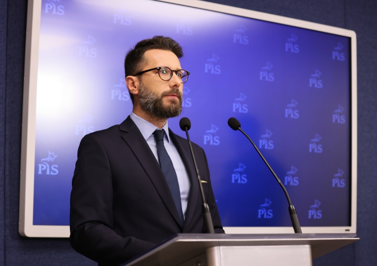 Rzecznik PiS Radosław Fogiel Radosław Fogiel zaskoczył. „Rezygnuję z funkcji rzecznika PiS”