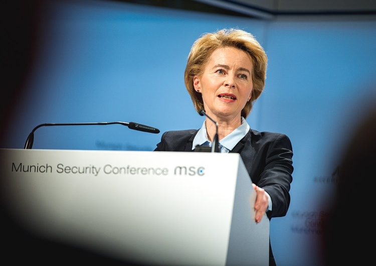 Ursula von der Leyen B. brytyjski minister obrony w The Telegraph: UE wstrzymuje fundusze dla Polski kiedy Polska najbardziej ich potrzebuje