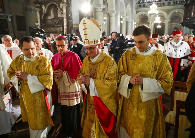 bp Szymon Stułkowski podczas ingresu Płock ma nowego biskupa. Odbył się ingres bp. Stułkowskiego