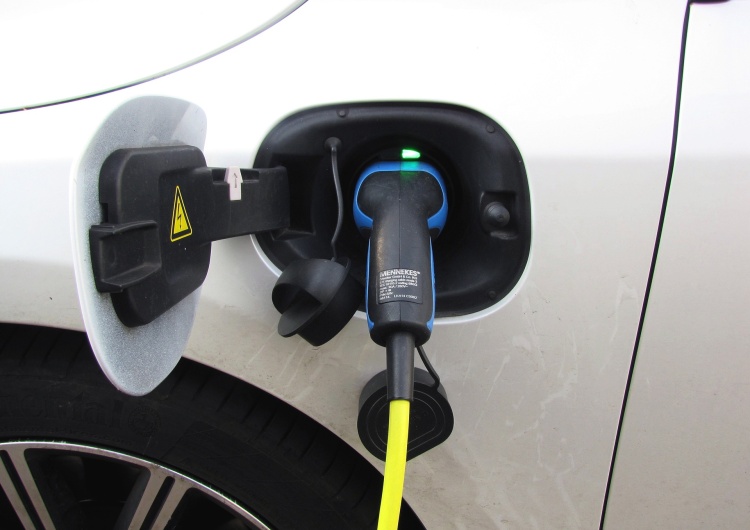 Nowy rząd Szwecji zniósł dotacje dla samochodów elektrycznych