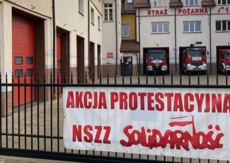 MSWiA negocjuje ze strażakami