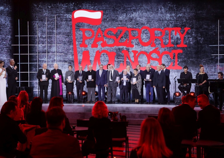 Bohaterowie Solidarności uhonorowani „Paszportami wolności”