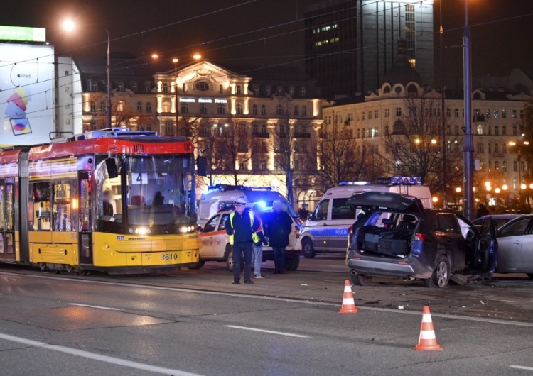 Karambol na Marszałkowskiej. Centrum Warszawy sparaliżowane