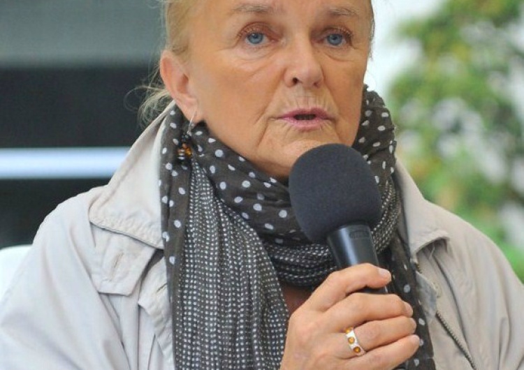 „Stan wojenny. Bez prawa powrotu” – wspomnienia Ewy Kubasiewicz-Houée na antenie Radia Gdańsk