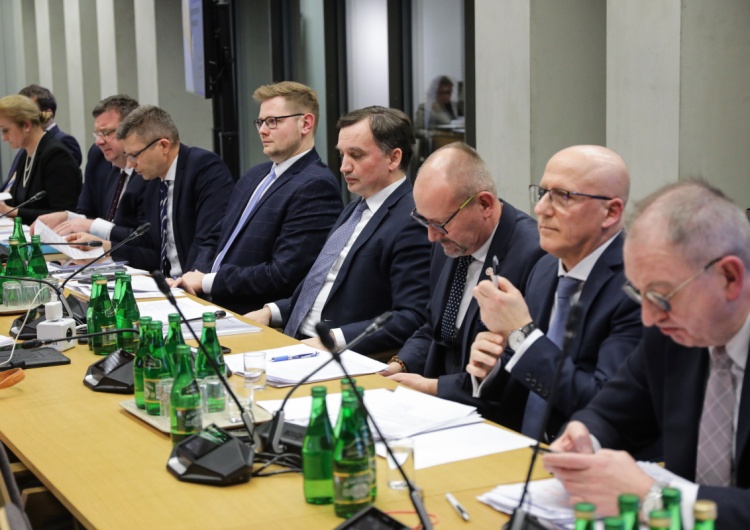 Dantejskie sceny na obradach sejmowej komisji ws. odwołania Zbigniewa Ziobry. „Opozycja oszalała”