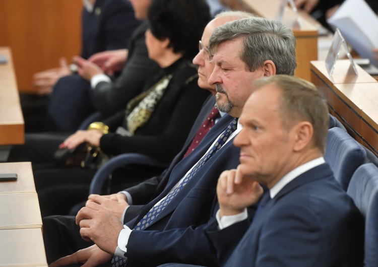 Morawiecki o kompromisie, Tusk o „trzęsącym się głosie Morawieckiego”