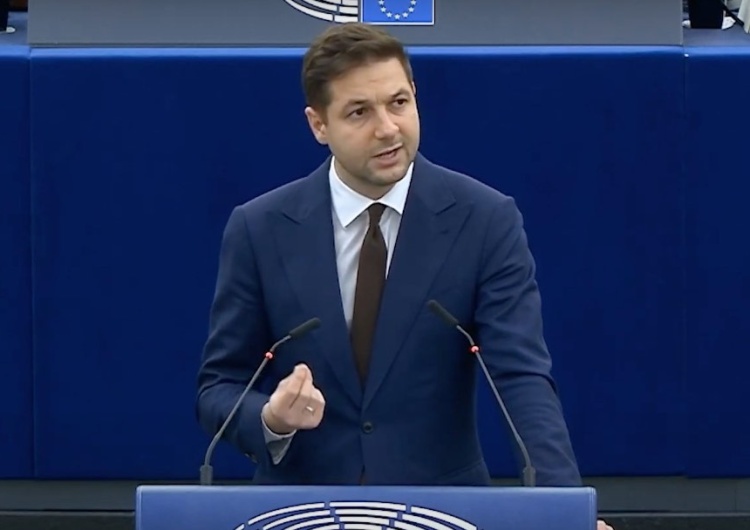 Patryk Jaki „Tak bardzo szukaliście łamania praworządności w Polsce, że nie zauważyliście reklamówek z Kataru” [WIDEO]