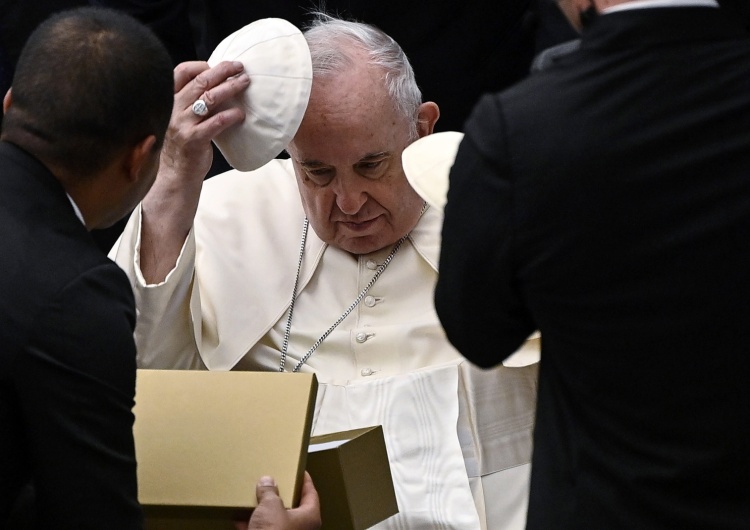 Papież Franciszek Papież przeprosił Rosję za słowa dot. wojny na Ukrainie. Zadowolenie na Kremlu