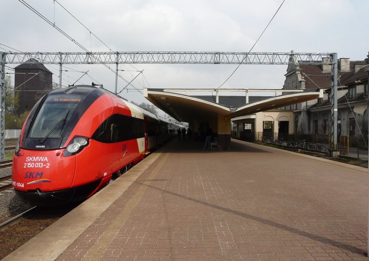 Pociąg SKM - Warszawa Warszawa. Kierownik pociągu uratował pasażerowi życie