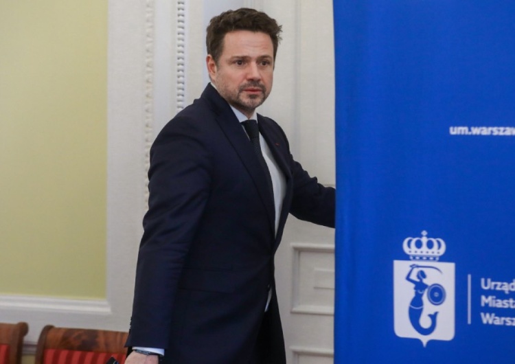 Rafał Trzaskowski Lód na chodnikach w Warszawie. Trzaskowski mówi o... Niemczech [WIDEO]