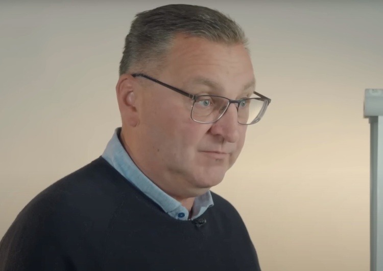 Czesław Michniewicz Michniewicz zgodził się na to w kontrakcie? „Aż się nie chce wierzyć”