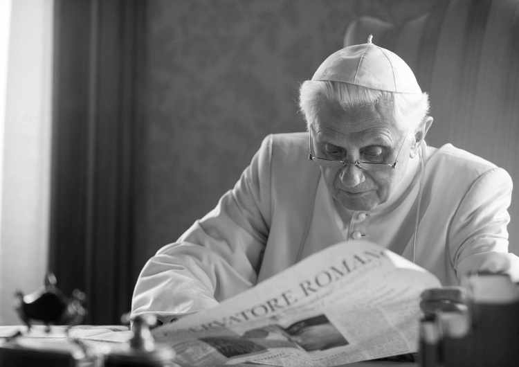 Emerytowany papież Benedykt XVI Nie żyje papież-emeryt Benedykt XVI