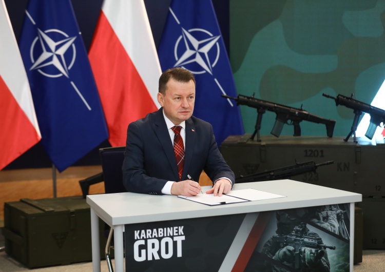 Mariusz Błaszczak Karabinki Grot dla polskiego wojska. Szef MON zatwierdził umowę
