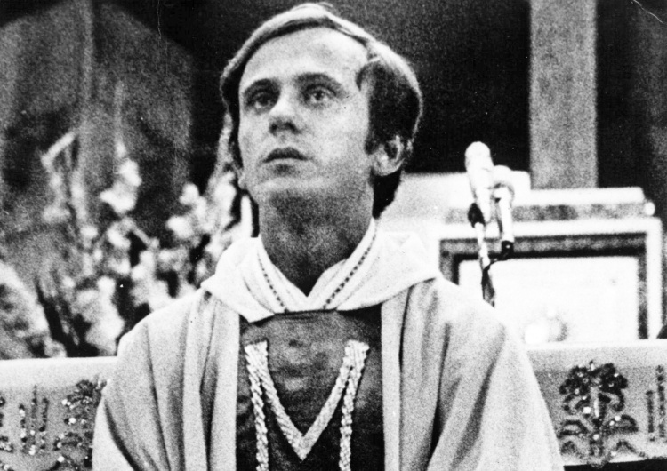  Sztandary u patrona „Solidarności” bł. ks. Popiełuszki. Tradycyjne comiesięczne Msze w Lublinie