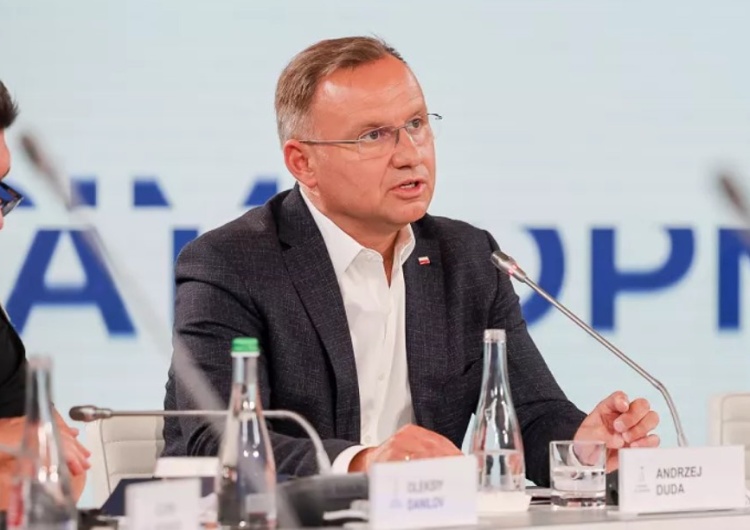 Pilna narada u prezydenta Andrzeja Dudy Pilna narada u prezydenta Dudy. Zaprosił premiera oraz ministrów