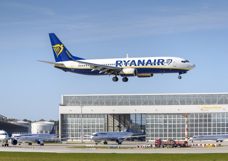 Samolot linii Ryanair Ryanair kazał dopłacać za bilety. Zaskakujący ruch przewoźnika