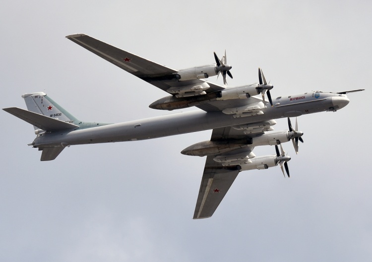 Tupolew Tu-95 Ukraińskie media publikują zdjęcia satelitarne: „Z 20 bombowców w rosyjskiej bazie Engels zostało 6 zdolnych do walki”