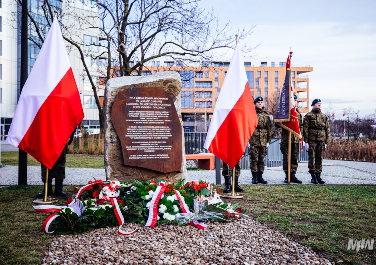  tablica upamiętniająca ppłk. Mariana Chodackiego  Przed Muzeum II Wojny Światowej odsłonięto tablicę upamiętniającą ppłk. Mariana Chodackiego