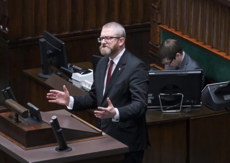 Grzegorz Braun Awantura w Sejmie. „W domu niech pan sobie wali. Proszę zejść”