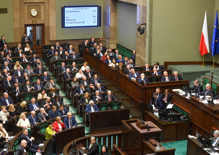 Sejm uchwalił nowelizację ustawy o Sądzie Najwyższym Sejm uchwalił nowelizację ustawy o Sądzie Najwyższym