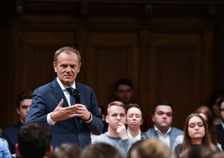 Donald Tusk Tusk tłumaczy się z głosowania ws. SN