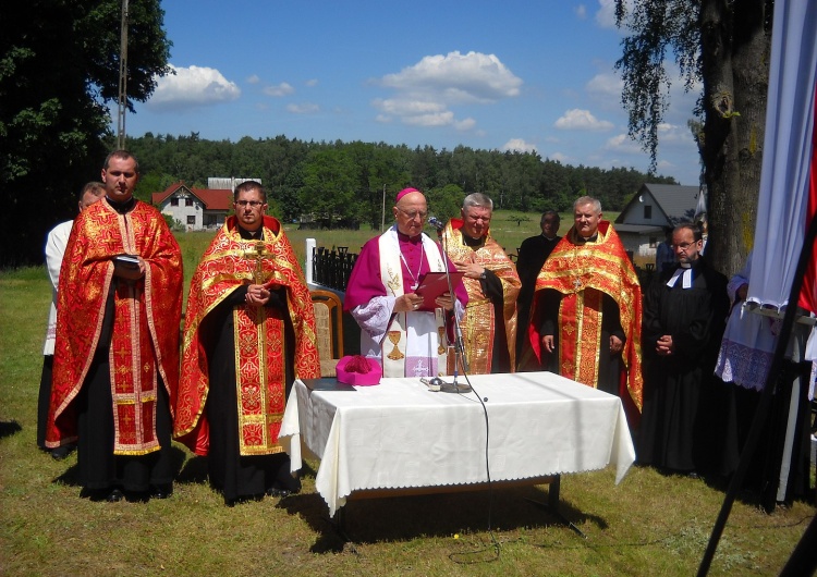 Modlitwa ekumeniczna na Ukraińskim Cmentarzu Wojskowym w Aleksandrowie Kujawskim Ekumeniczne gesty Kościoła katolickiego