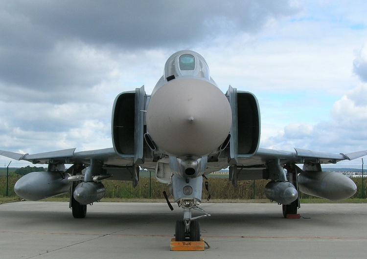 F-4 Phantom II Myśliwiec NATO F-4 Phantom rozbił się u wybrzeży Grecji. Trwają poszukiwania pilota