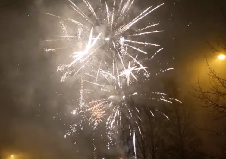 Zdjęcie ilustracyjne „Światełko do nieba wymknęło się spod kontroli”. Groźba pożaru tankowca?