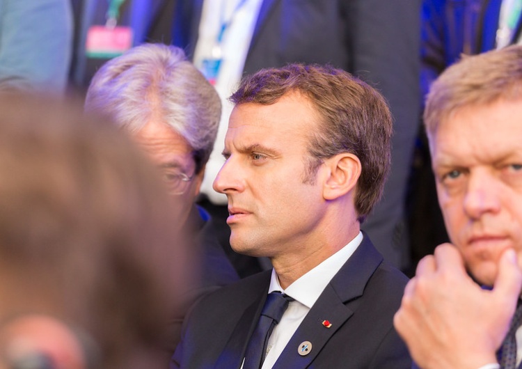 Emmanuel Macron Ten sondaż nie spodoba się Macronowi. Popularność najniższa od marca 2020 roku