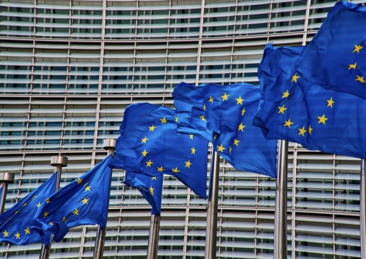 budynek Komisji Europejskiej w Brukseli Co z KPO? Rzecznik Komisji Europejskiej zabrał głos