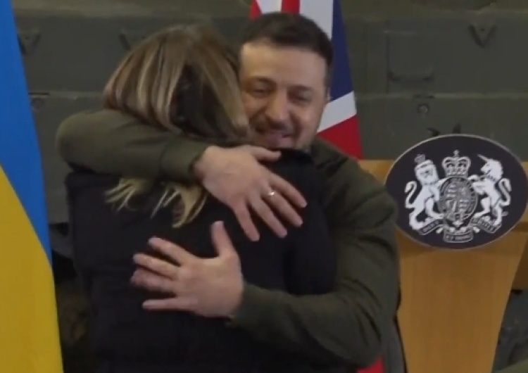  Zaskakująca sytuacja na konferencji prasowej Zełenskiego. „Chciałabym bardzo pana przytulić” [WIDEO]