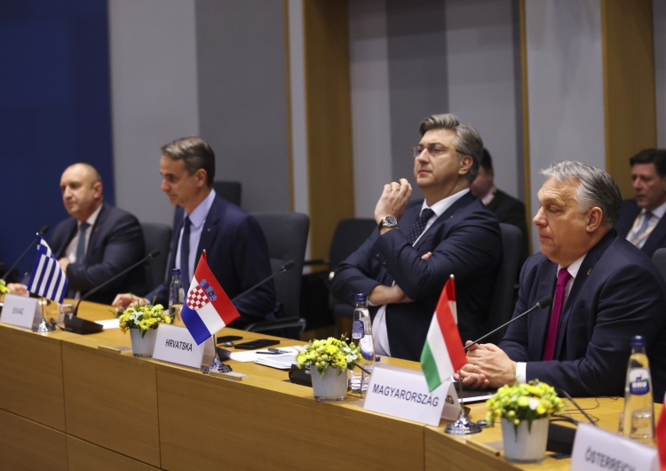 Viktor Orban na szczycie UE Zaskakujące zachowanie Orbana. Tak postąpił, gdy zobaczył Zełenskiego [WIDEO]