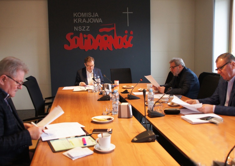 fot. pm Prezydium KK: wzrost wynagrodzeń w szeroko rozumianej sferze finansów publicznych na poziomie nie mniejszym niż 20%