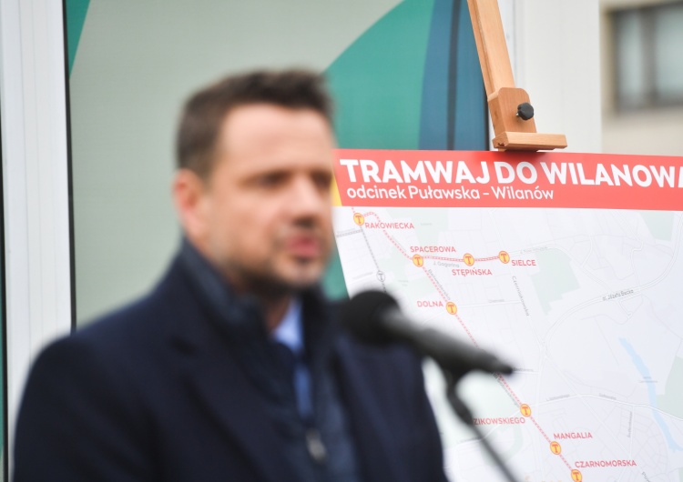 Rafał Trzaskowski Trzaskowski uspokaja, ze miasta nie mogą wprowadzać ograniczeń żywności. A tymczasem na stronie C40 Cities...