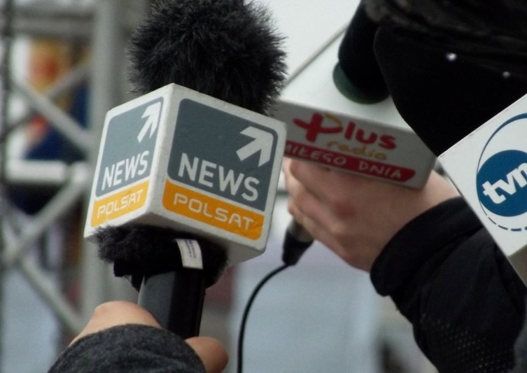Mikrofon / zdjęcie poglądowe Burza w Polsacie? Znana prezenterka opuści stację i wróci do TVN? Jest komentarz