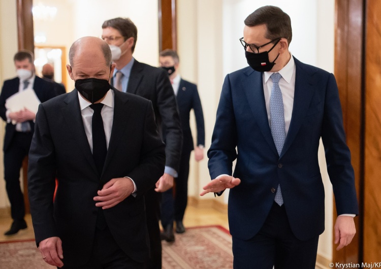 Premier Mateusz Morawiecki i kanclerz RFN Olaf Scholz, 12/12/2021 Niemieckie media: Scholz unika spotkania z Morawieckim