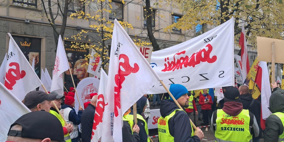 W Warszawie protestują pracownicy Enei zrzeszeni w Solidarności