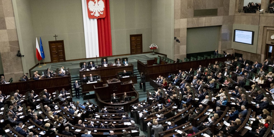 KO z potężnym spadkiem, Konfederacja mocno w górę. Zobacz najnowszy sondaż