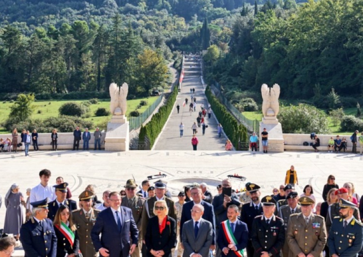 Źródło: www.twitter.com/Kombatanci Wszystkich Świętych - msza na polskim cmentarzu na Monte Cassino