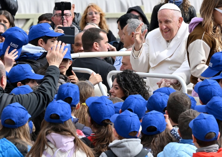 Papież Franciszek Franciszek: Gdzie jest Jezus? Czy spotkałeś Jezusa? Czy rozmawiałeś z Jezusem? Weź Ewangelię i rozmawiaj