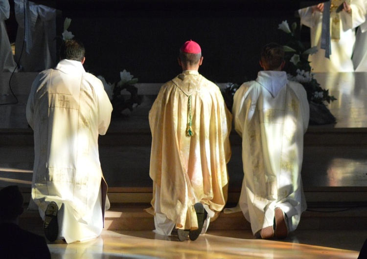 zdjęcie poglądowe Wspólnie nabożeństwo żałobne za pomordowanych. Biskupi z Polski i Ukrainy upamiętnią 80. rocznicę Zbrodni Wołyńskiej