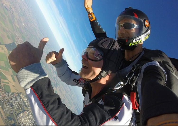 Skok ze spadochronem Zwycięstwo nad sobą: Jak sport ekstremalny może zmienić twoje życie i uczucie triumfu!